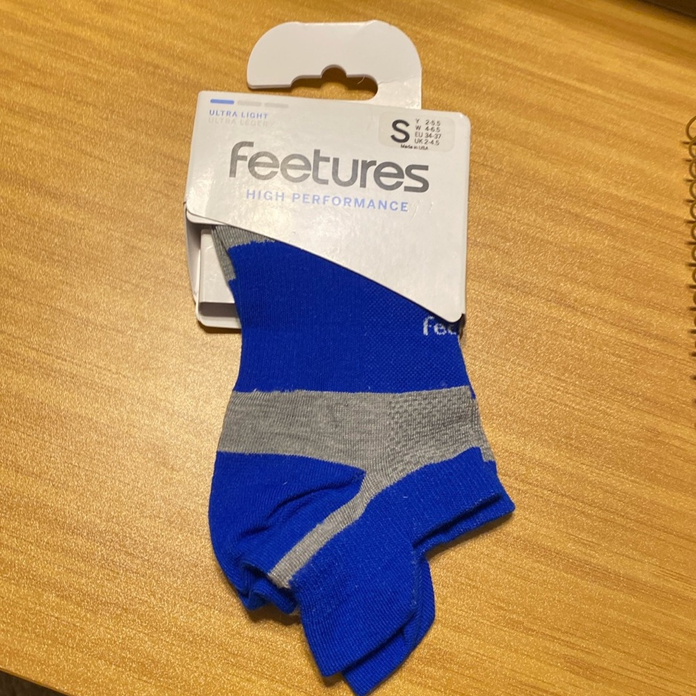 Feetures high performance ultra light - size small - brand new